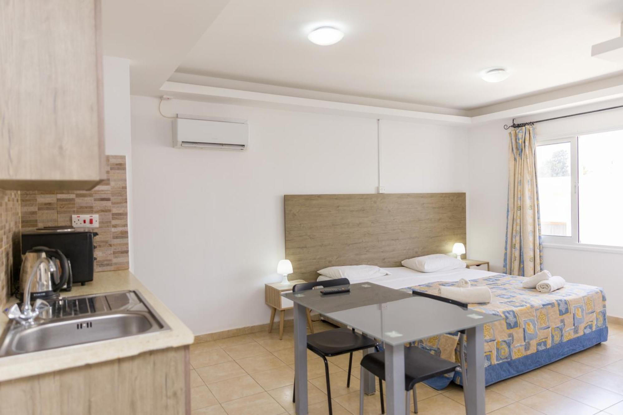 Alecos Hotel Apartments パ フォス エクステリア 写真